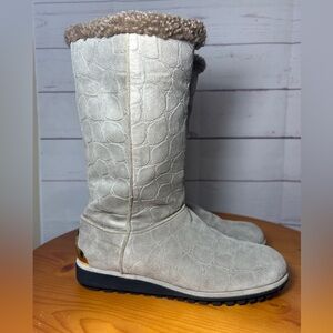 Stuart Weitzman Size 7 Cream Shearling Suede Faux-Fur Lined Winter boots